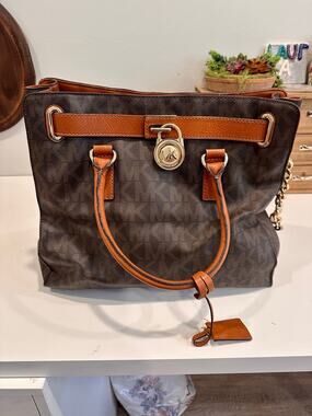 Michael Kors Hamilton Large Signature Brown Tote Purse